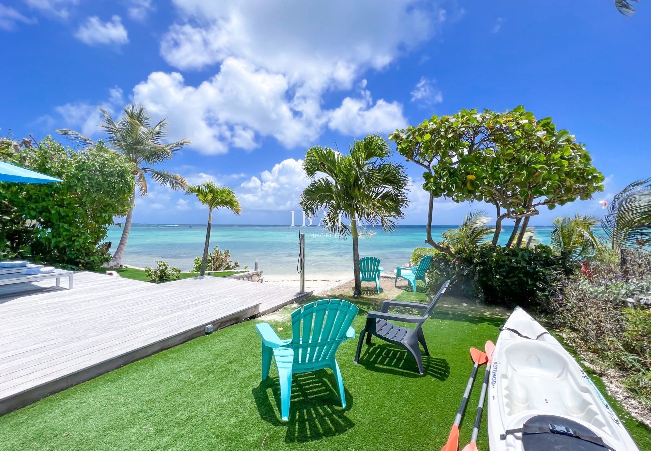 Terrace with garden chairs and kayaks, access to the sandy beach and sea of the Saint-François lagoon - Luxury villa in the French West Indies