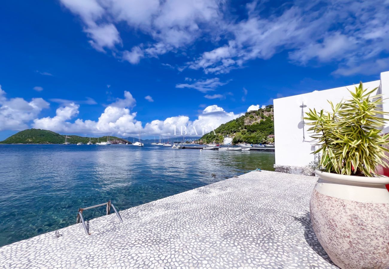 Terrace with sea view and green hills