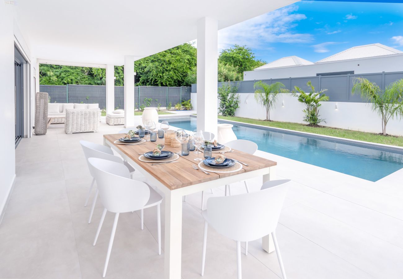 Wooden table overlooking a modern pool