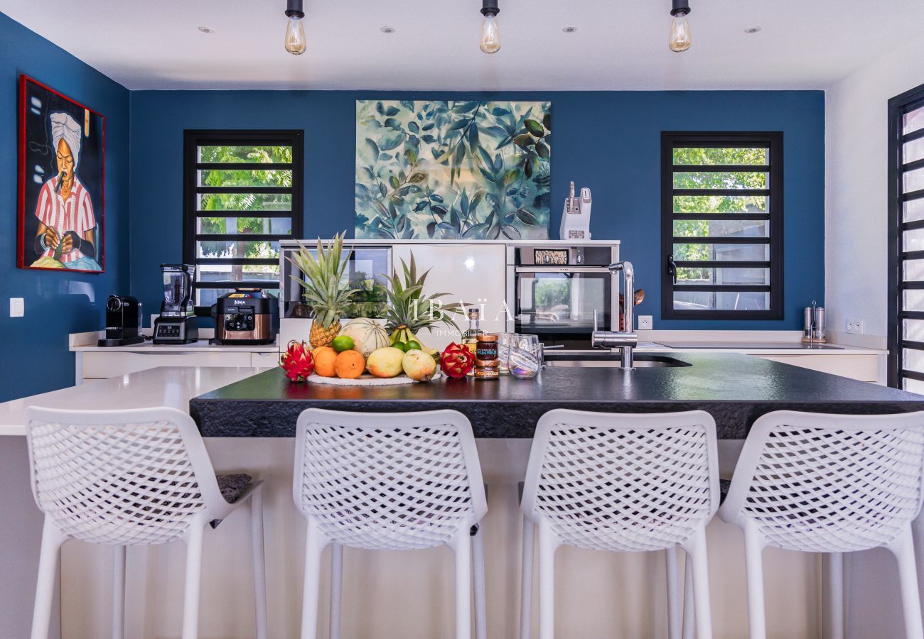 Elegant kitchen with bar and tropical fruits on display