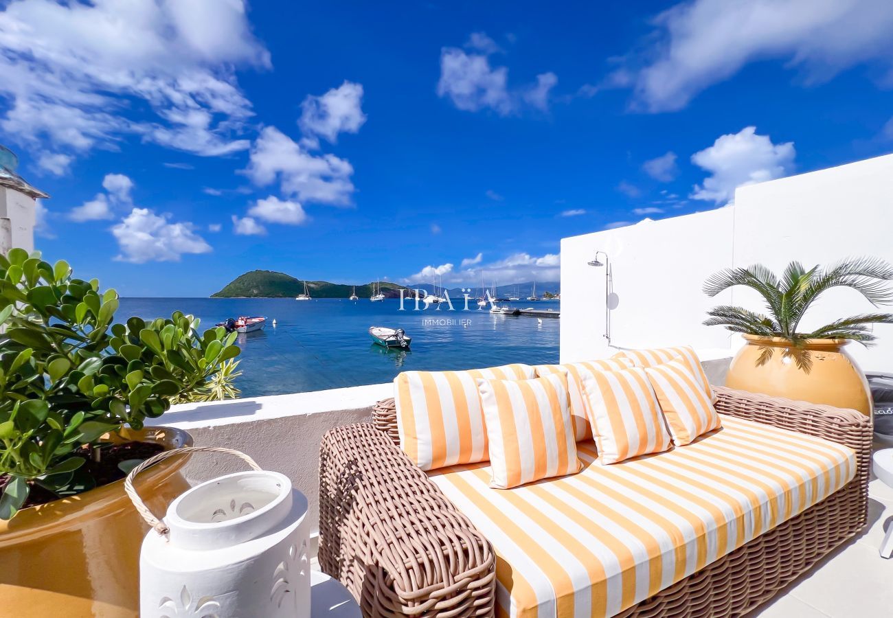 Terraza con vista al mar y a islotes